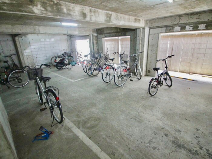 物件外観写真6　(駐輪場)