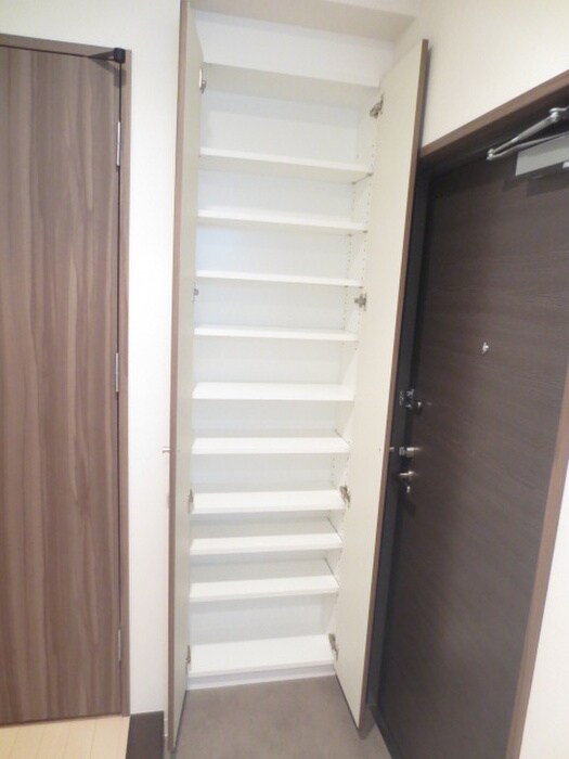 物件内観写真6　(靴箱)
