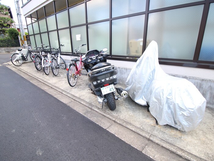 物件外観写真3　(駐輪場)