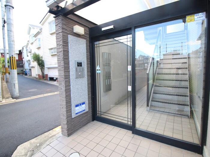 物件外観写真4　(エントランス部分)