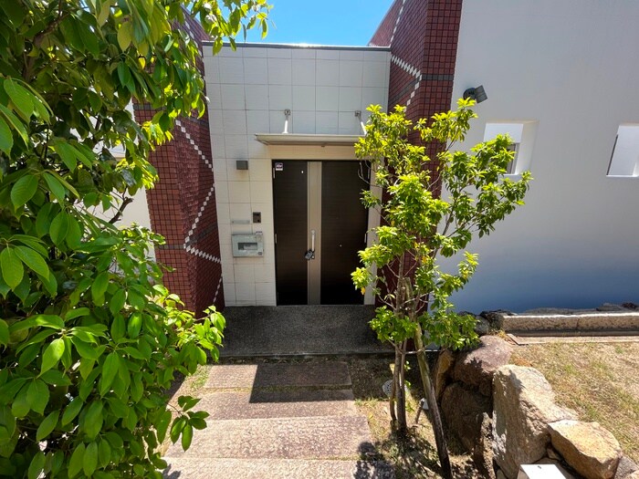 物件外観写真4　(エントランス部分)