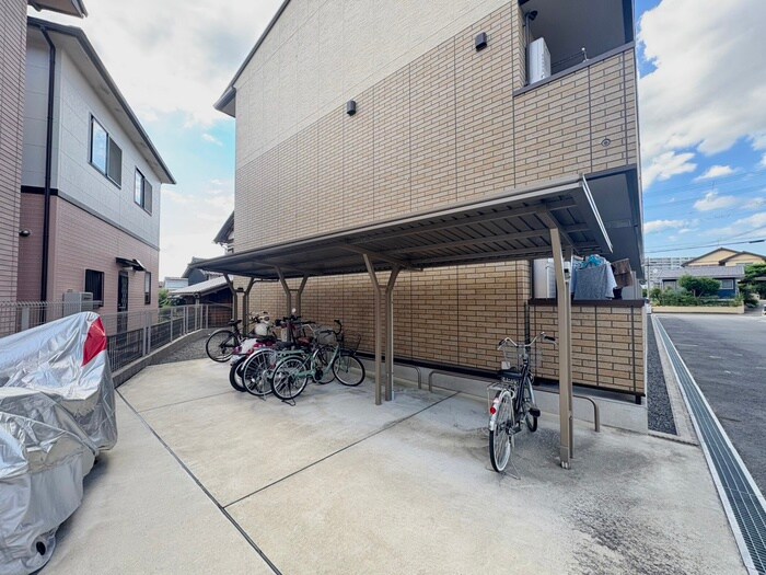 物件外観写真3　(駐輪場)