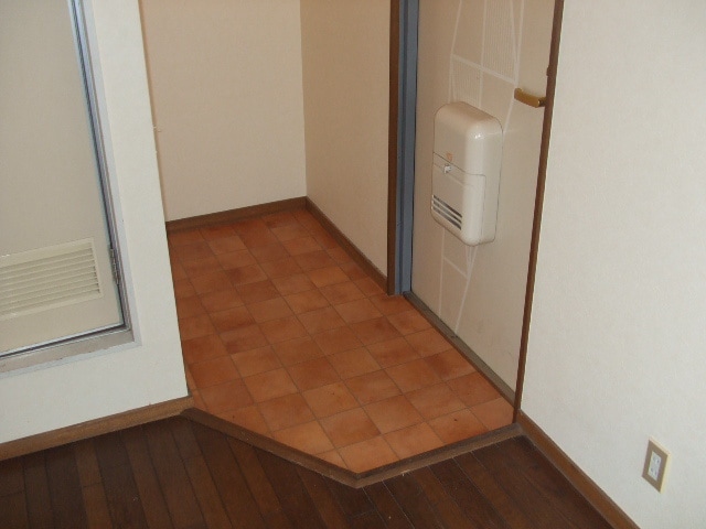物件内観写真4　(玄関)