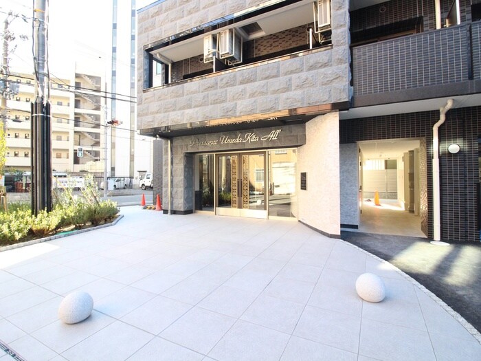 物件外観写真3　(エントランス部分)