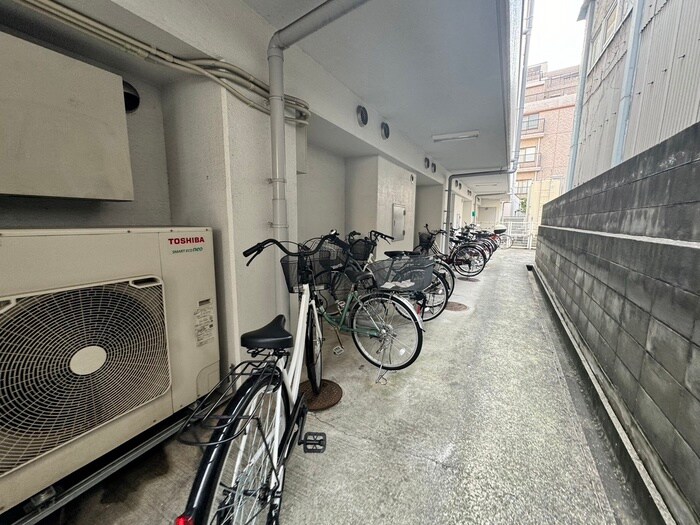 物件外観写真5　(駐輪場)