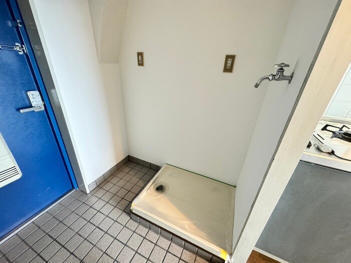 物件内観写真12　(洗濯機置場)