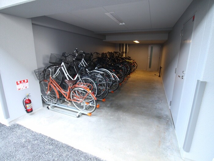 物件外観写真3　(駐輪場)