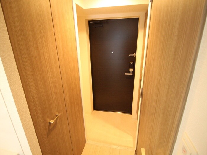 物件内観写真16　(玄関)