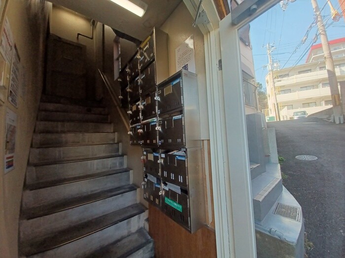物件外観写真3　(エントランス部分)