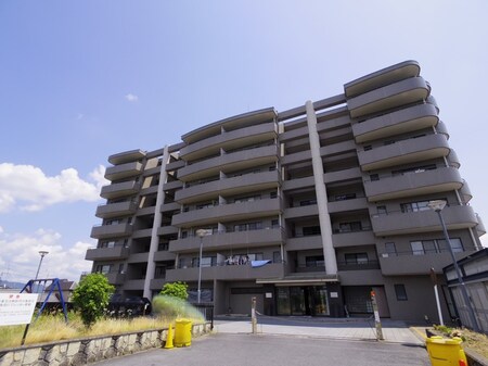 ｲﾝﾍﾟﾘｱﾙﾊﾟﾚｽ ﾘﾊﾞ-ｻｲﾄﾞ外観写真