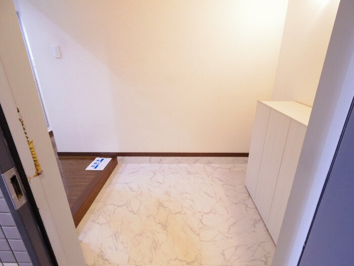 物件内観写真19　(玄関)