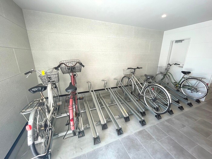 物件外観写真5　(駐輪場)