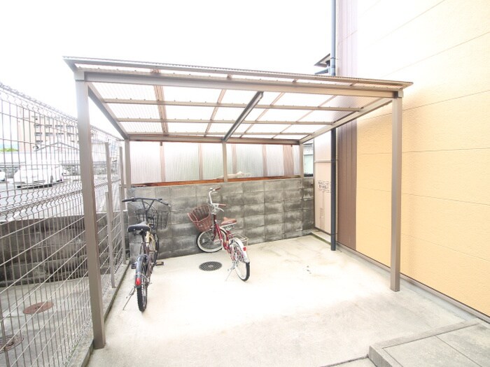 物件外観写真2　(駐輪場)