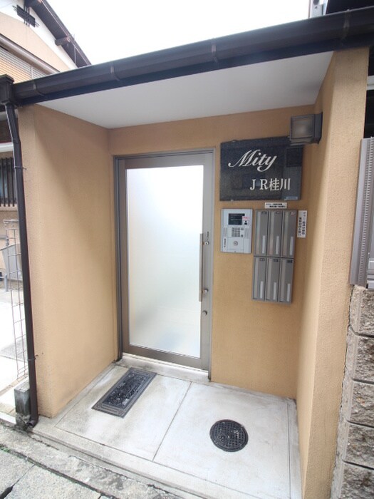 物件外観写真4　(エントランス部分)