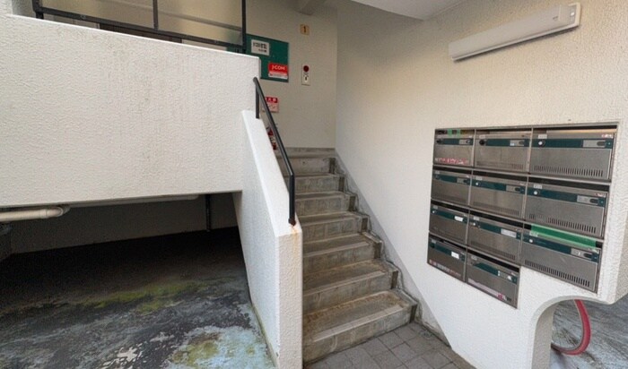 物件外観写真5　(エントランス部分)