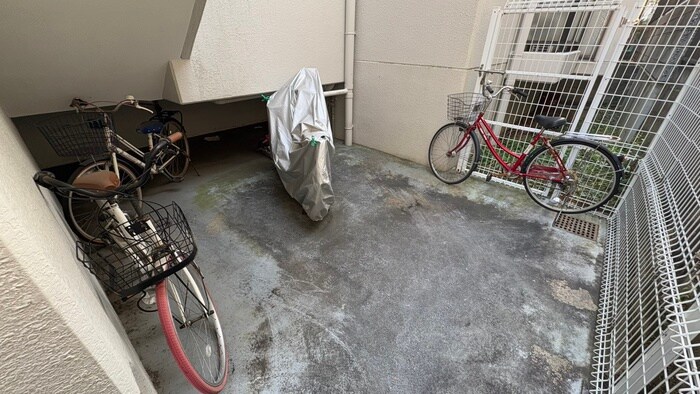 物件外観写真6　(駐輪場)