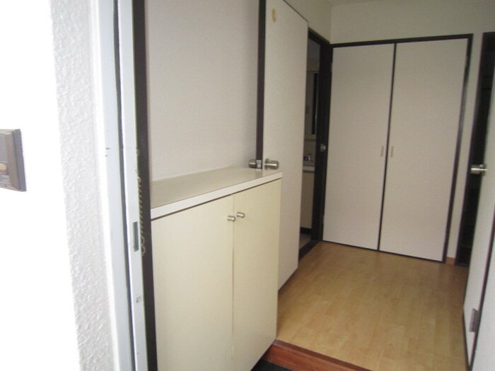 物件内観写真10　(玄関)