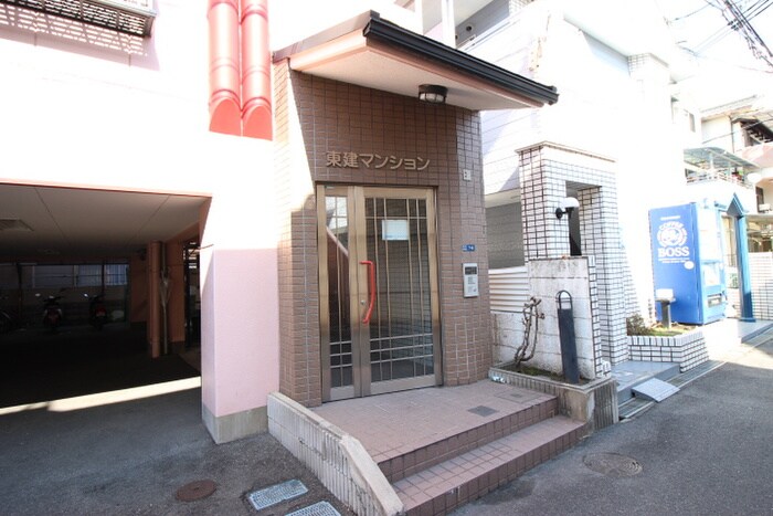 物件外観写真2　(エントランス部分)