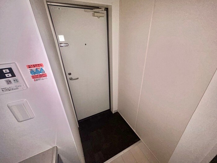 物件内観写真7　(玄関)