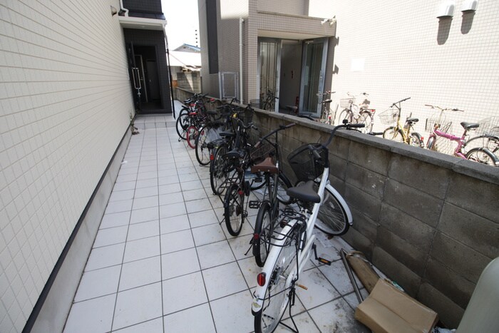 物件外観写真3　(駐輪場)