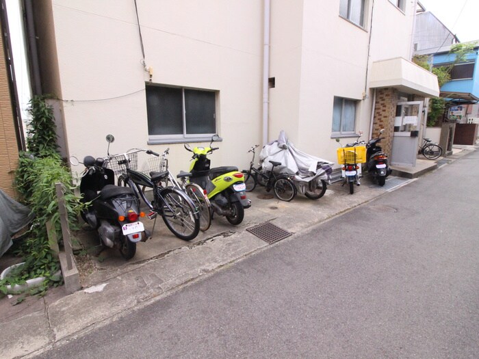 物件外観写真6　(駐輪場)