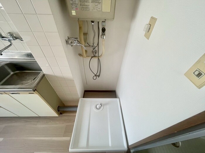 物件内観写真8　(洗濯機置場)