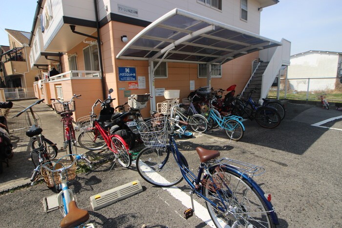 物件外観写真6　(駐輪場)