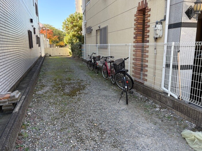 物件外観写真3　(駐輪場)