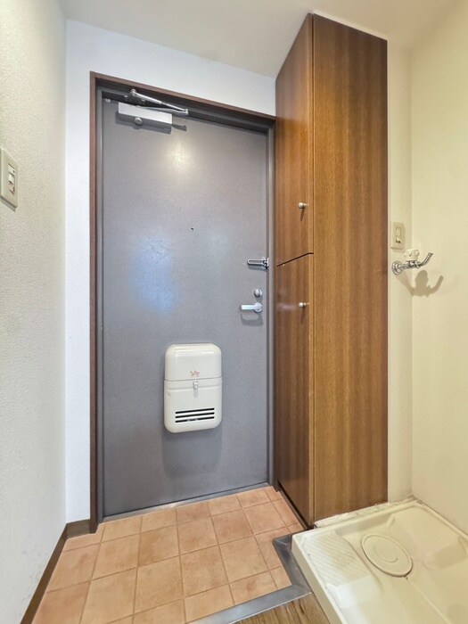 物件内観写真16　(玄関)