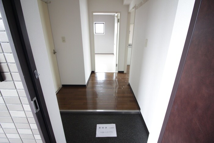 物件内観写真9　(玄関)