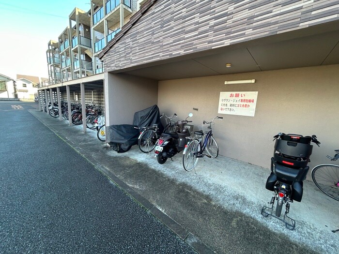 物件外観写真4　(駐輪場)