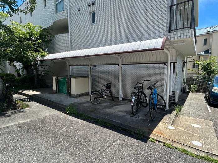 物件外観写真2　(駐輪場)