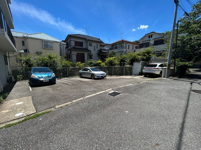 物件外観写真5　(駐車場)