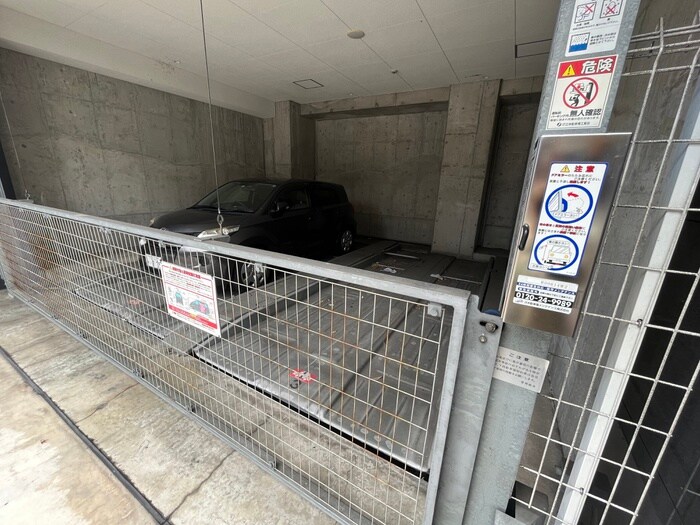 物件外観写真5　(駐車場)