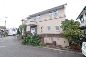 一里山４丁目川上借家外観写真