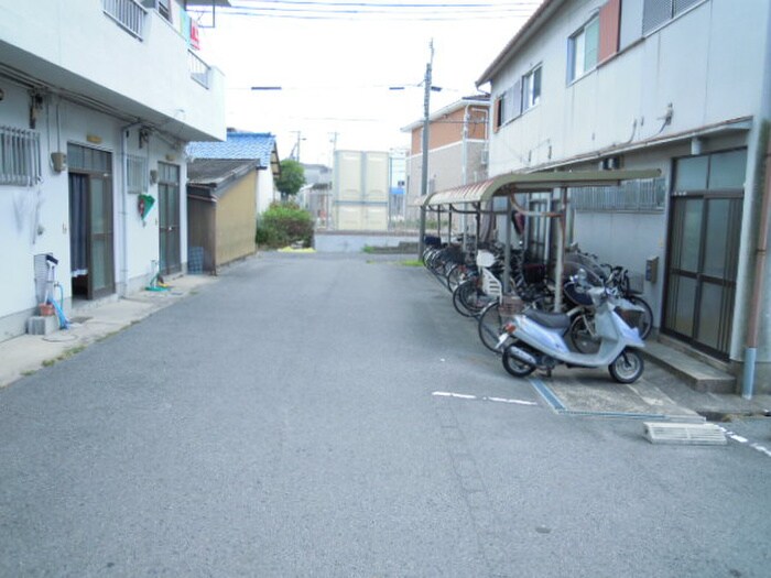 物件外観写真5　(駐輪場)