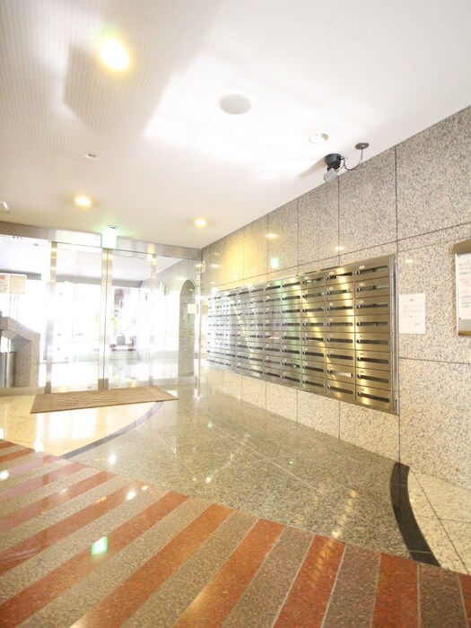 物件外観写真4　(エントランス部分)