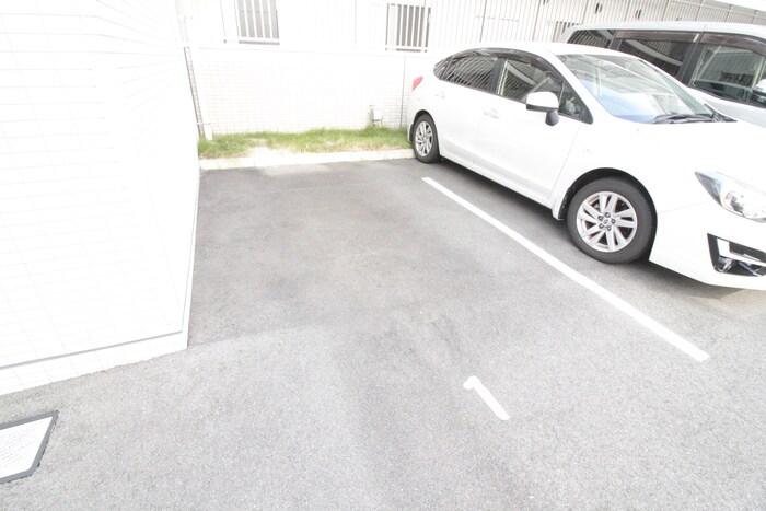物件外観写真4　(駐車場)