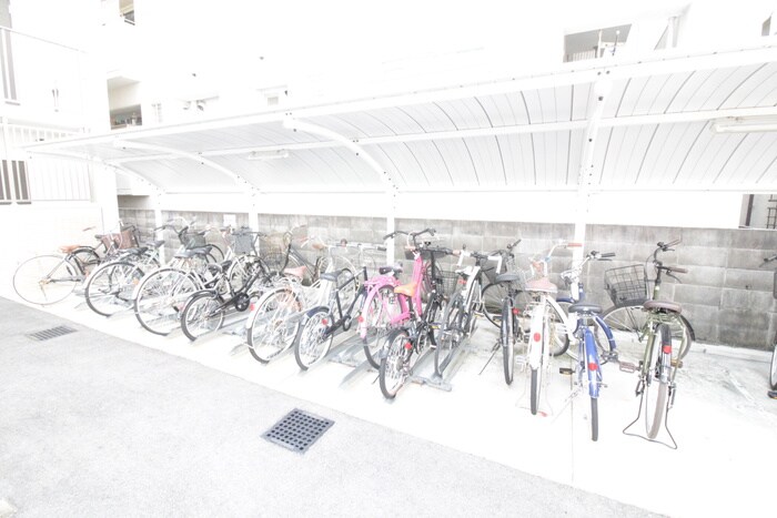 物件外観写真5　(駐輪場)