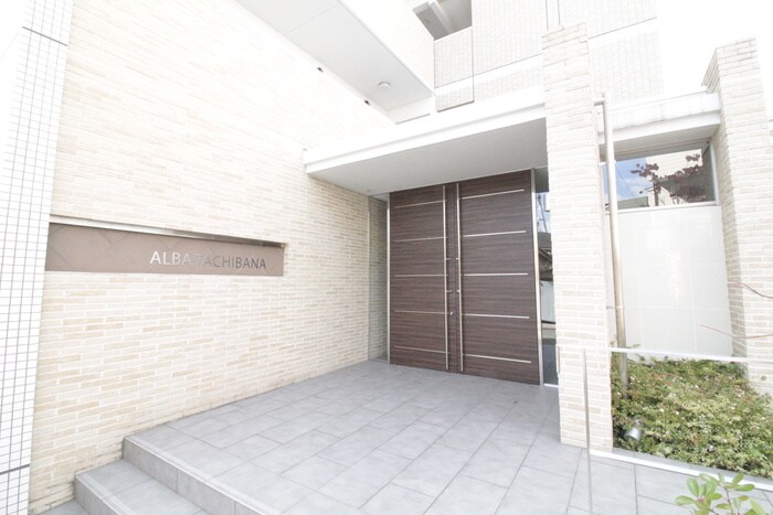 物件外観写真6　(エントランス部分)