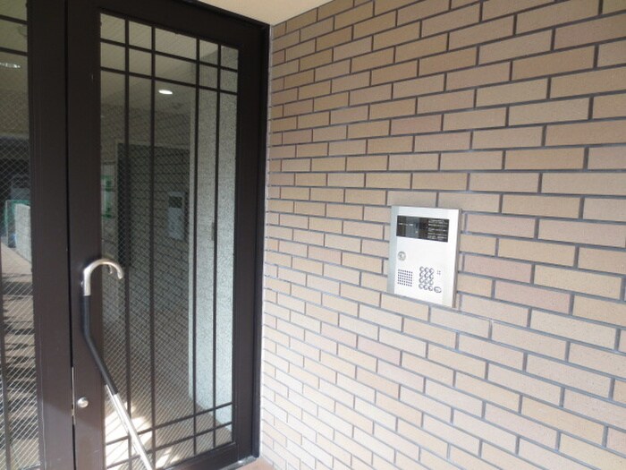 物件外観写真6　(エントランス部分)
