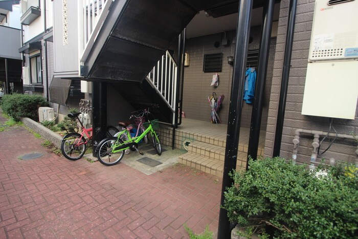 物件外観写真2　(エントランス部分)