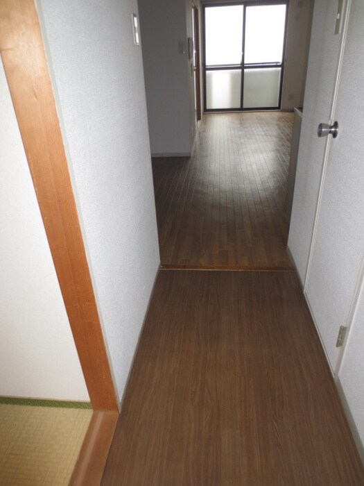 物件内観写真8　(廊下)