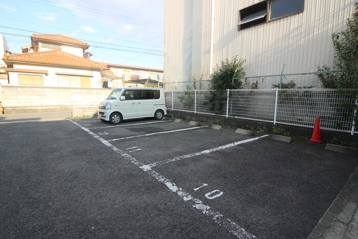 物件外観写真3　(駐車場)