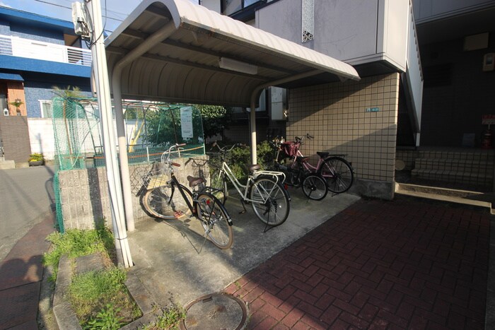 物件外観写真4　(駐輪場)