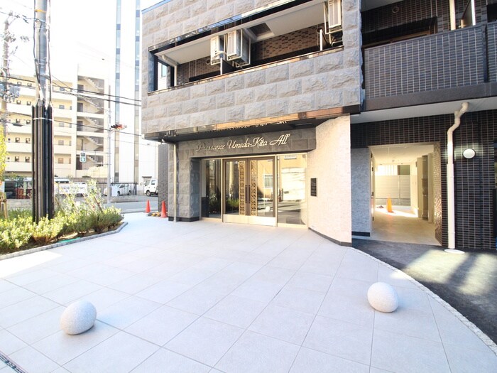 物件外観写真4　(エントランス部分)