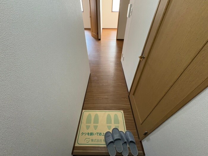 物件内観写真16　(廊下)