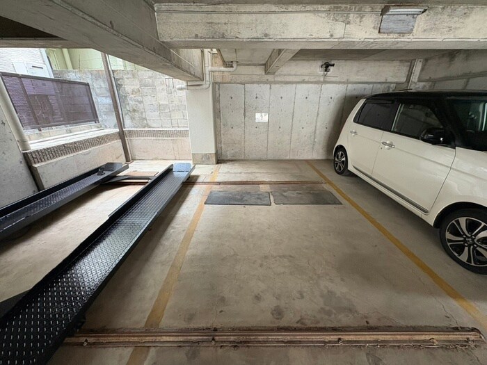 物件外観写真6　(駐車場)