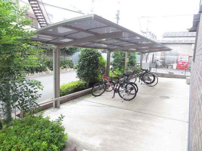 物件外観写真3　(駐輪場)