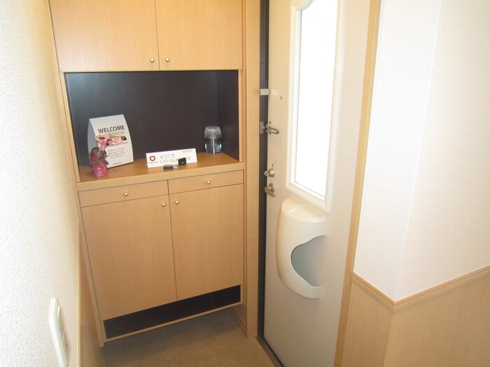 物件内観写真10　(玄関)